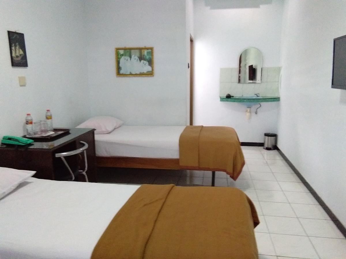 New Merdeka Hotel Jember Exterior photo