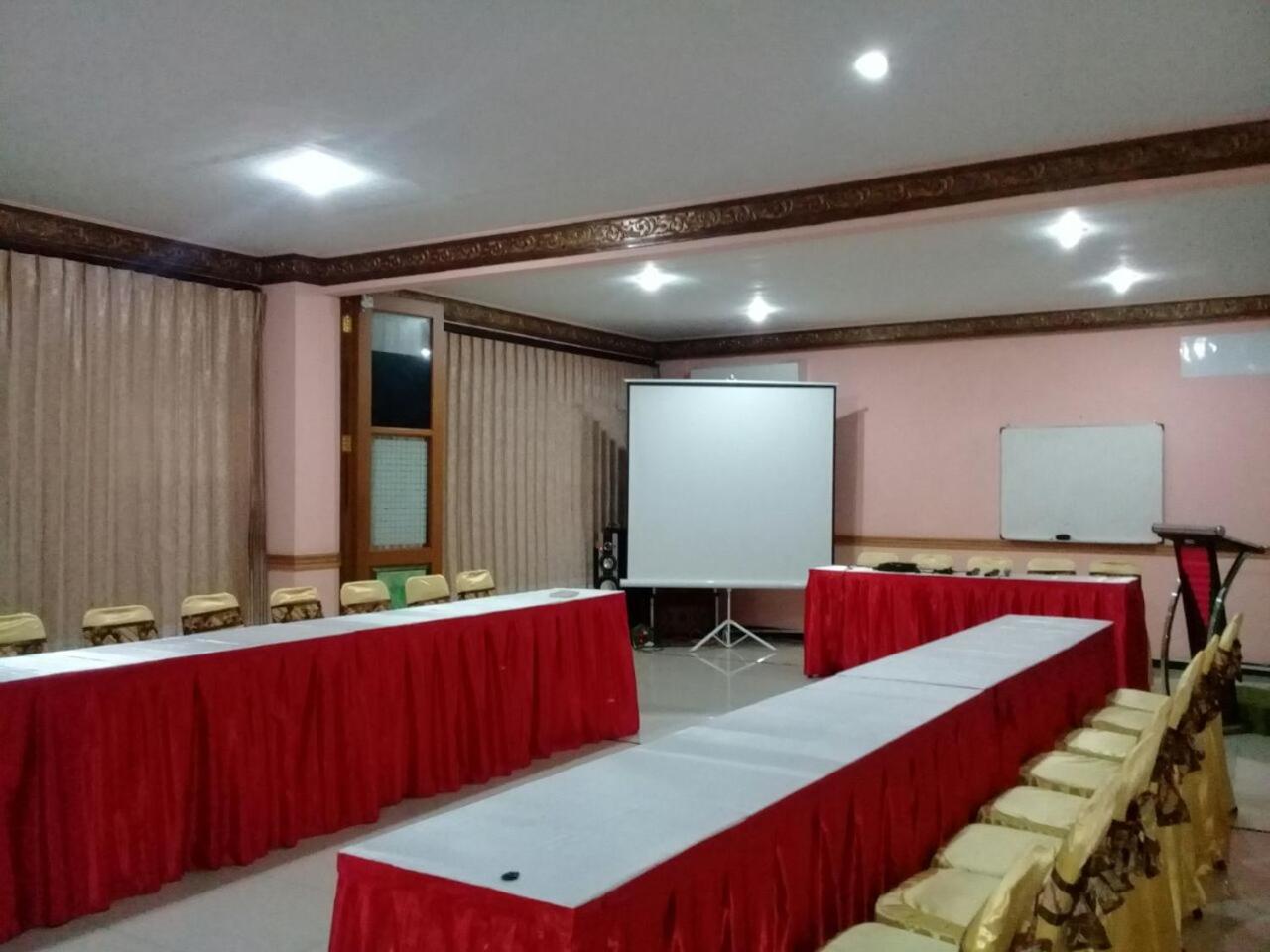 New Merdeka Hotel Jember Exterior photo
