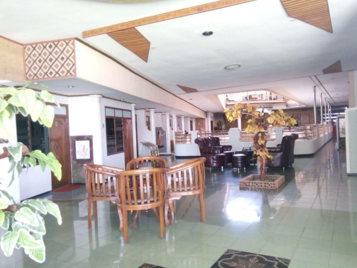 New Merdeka Hotel Jember Exterior photo